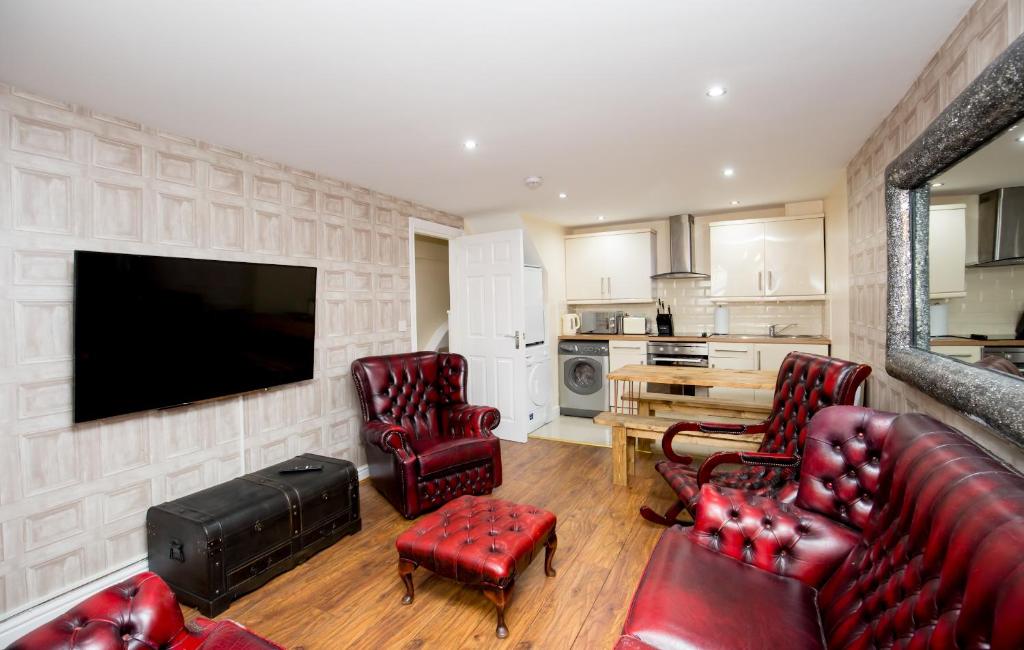 The Captains House room 6